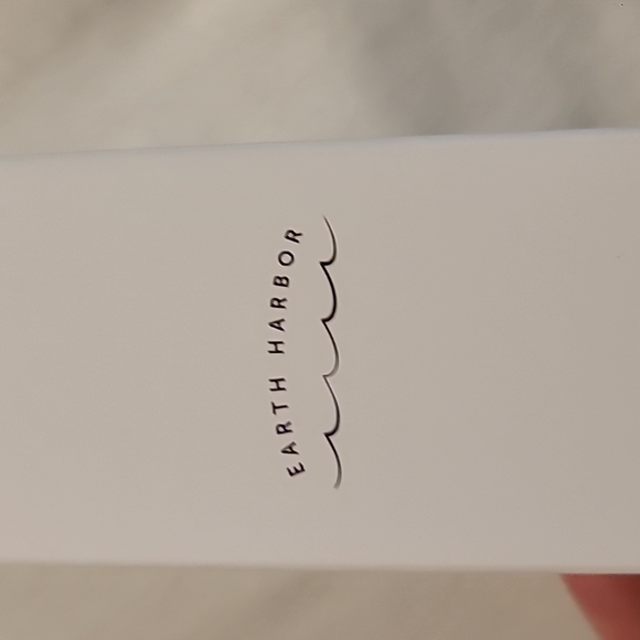 Earth Harbor Laguna body serum - Picture 4 of 4